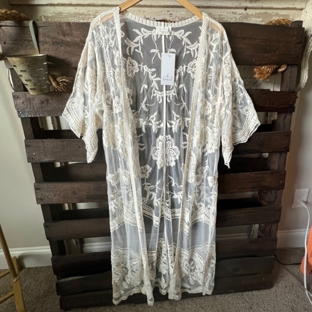 🟤NEW EMBER Lace Kimono in Ivory LG